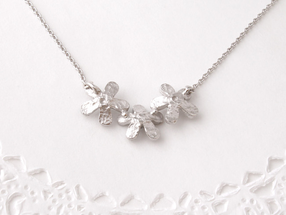 Petit fluer necklace 3 (rhodium plating) 第2張的照片