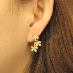 Petit fluer pierce ( three T/gold plating) 第4張的照片