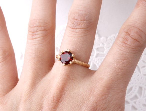 Garnet milk crown ring / gold plating 第4張的照片