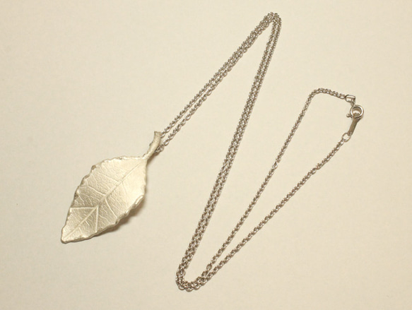 H様オーダー用ページ／leaf vein necklace (rhodium plating) 3枚目の画像
