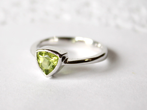 Peridot ring〈trilliant cut〉 / rhodium plating 第1張的照片