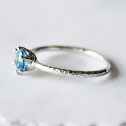 round cut blue topaz ring [5mm] (rhodium plating)【受注制作】 3枚目の画像