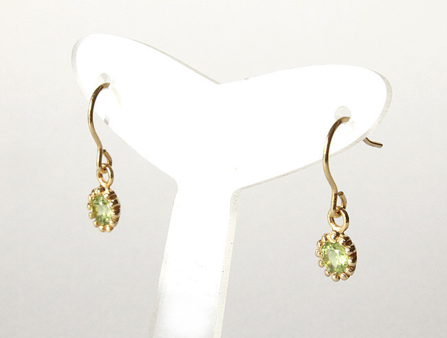 Peridot pierce (gold plating)【受注制作】