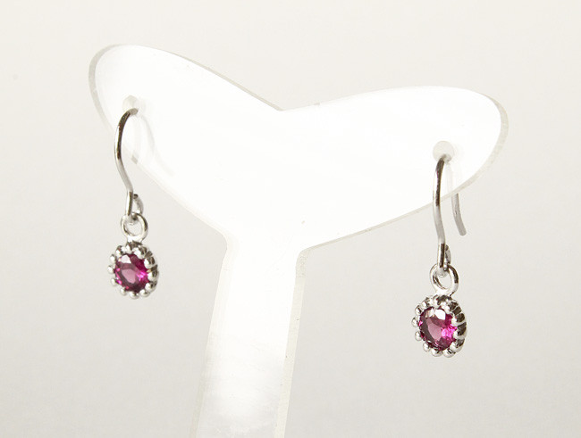 Rhodolite garnet  pierce (rhodium plating)