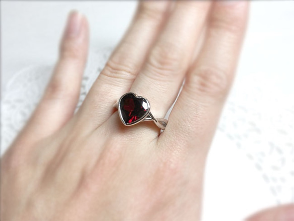 Heart garnet ring / rhodium plating 【受注生産】 5枚目の画像