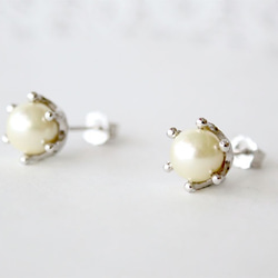 Pearl milk crown pierce / rhodium plating 第2張的照片