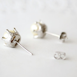 Pearl milk crown pierce / rhodium plating 第3張的照片