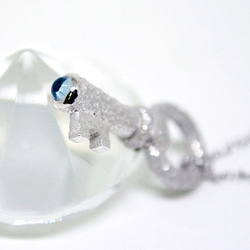 Bluetopaz cabochon key necklace (rhodium plating) 第2張的照片