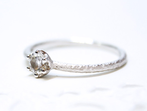 round cut white topaz ring [4mm] (rhodium plating)【受注製作】 2枚目の画像