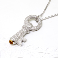 Citrine cabochon key necklace (rhodium plating) 第1張的照片