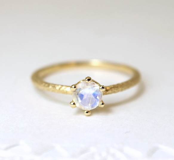 round cut royal blue moonstone ring [5mm] (gold plating) 1枚目の画像