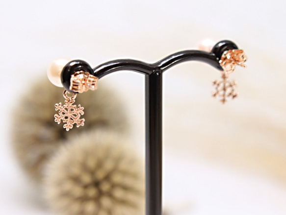pearl with snow crystal pierce (pink gold plating) 第2張的照片