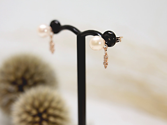 pearl with snow crystal pierce (pink gold plating) 第3張的照片