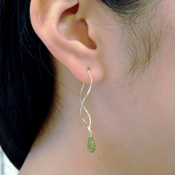 K18·Shimizu橄欖石·長穿孔耳環 第7張的照片