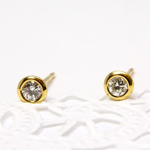 大特価！！K18 天然ダイヤモンド　フクリンピアス SWAROVSKI 天然ダイヤモンドピアス 18金 0.06ct フクリン つけっ