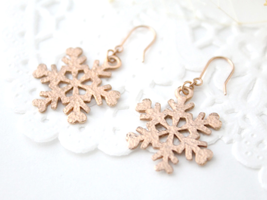 30％オフ 雪の結晶ピアス（ピンクゴールドカラー）