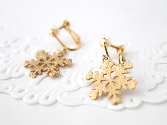 snow crystal earring (gold plating) 1枚目の画像