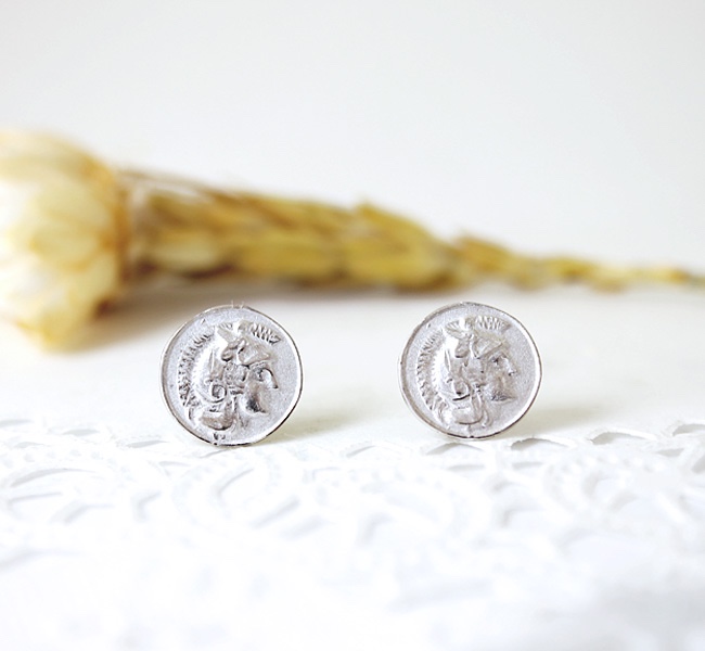 ミニコインスタッドピアス Athena/ロジウムメッキ【受注制作】