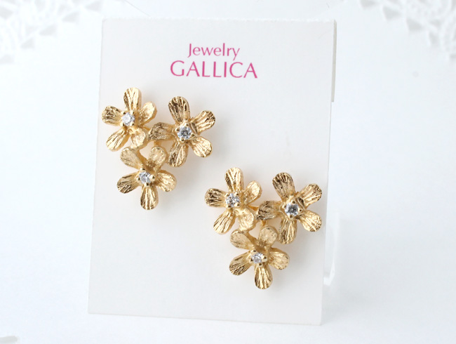 Petit fluer pierce ( three/gold plating)