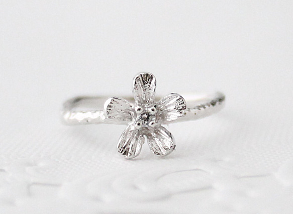 Petit fluer ring (one/rhodium plating) 第1張的照片