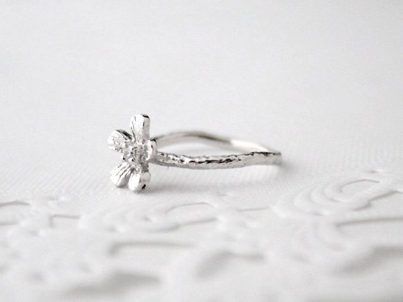 Petit fluer ring (one/rhodium plating) 第2張的照片