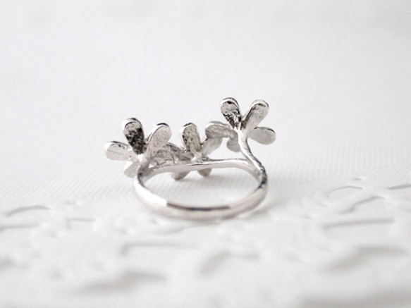 Petit fluer ring (three/rhodium plating) 第3張的照片