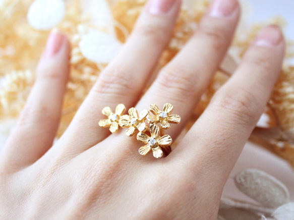 Petit fluer ring ( four/gold plating) 第4張的照片