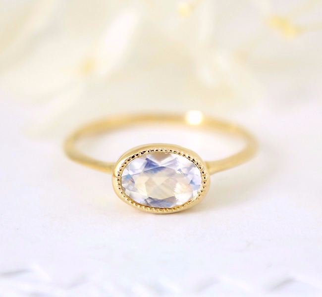 SVロイヤルブルームーンストーンリング/ミル打ち/ゴールドカラー　5×7mm