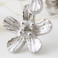 Petit fluer pierce (one/rhodium plating)【訂製】 第2張的照片