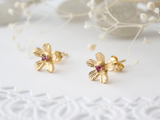 Petit fluer pierce (one＆ruby/gold plating)【受注生産】