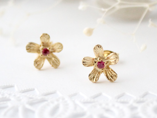 Petit fluer pierce (one＆ruby/gold plating)【受注生産】