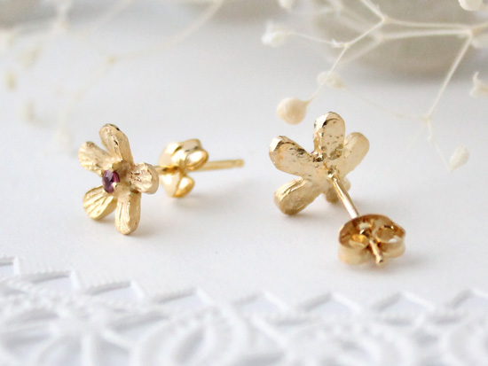 Petit fluer pierce (one＆ruby/gold plating)【受注生産】