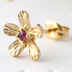 Petit fluer pierce (one＆ruby/gold plating) 第4張的照片