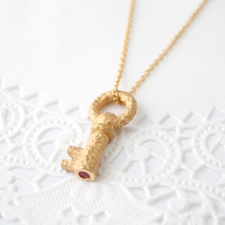 key necklace ＆ ruby (gold plating) 第1張的照片