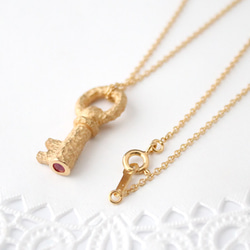 key necklace ＆ ruby (gold plating) 第2張的照片