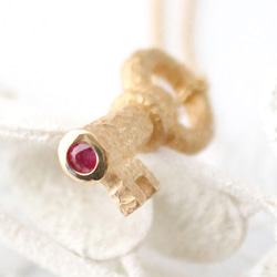 key necklace ＆ ruby (gold plating) 第3張的照片