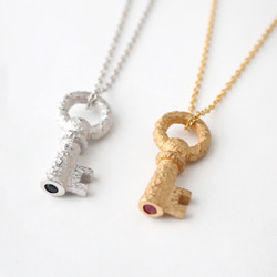 key necklace ＆ ruby (gold plating) 第4張的照片