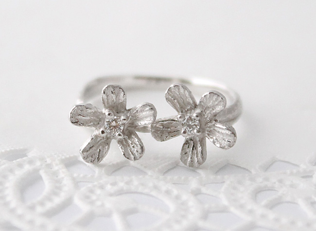 Petit fluer ring (two/rhodium plating)