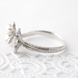 Petit fluer ring (two/rhodium plating) 第2張的照片