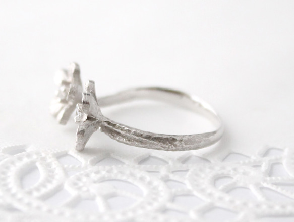 Petit fluer ring (two/rhodium plating) 第2張的照片