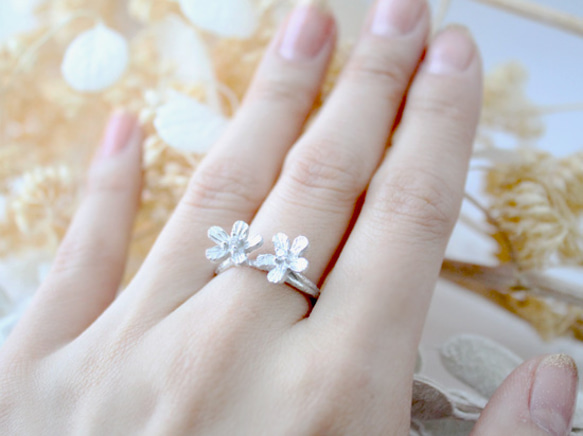 Petit fluer ring (two/rhodium plating) 第4張的照片