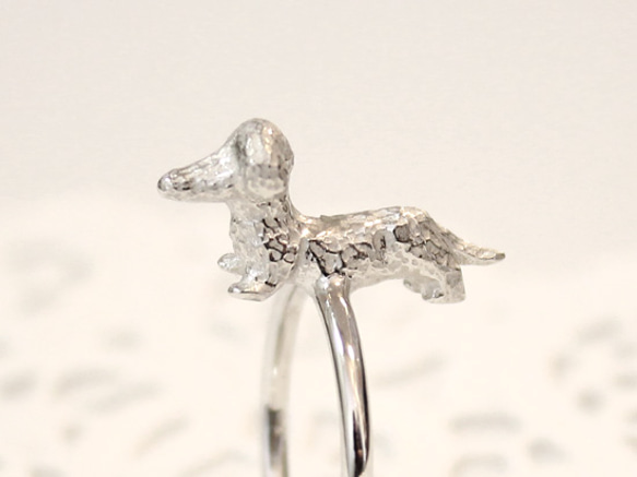 Dachshund ring (rhodium plating) 第3張的照片