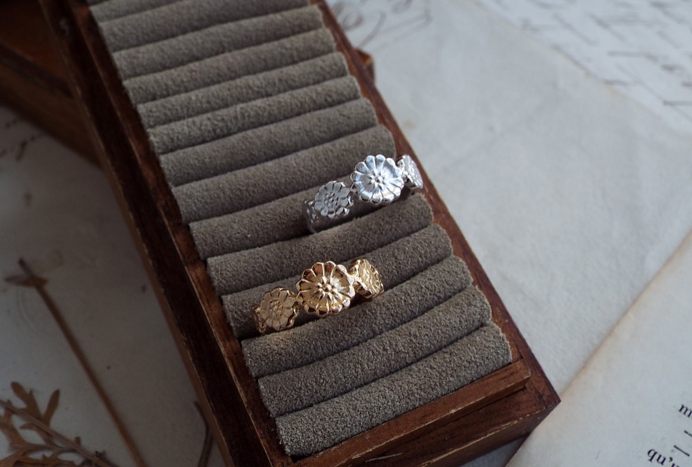 5つの花のリング