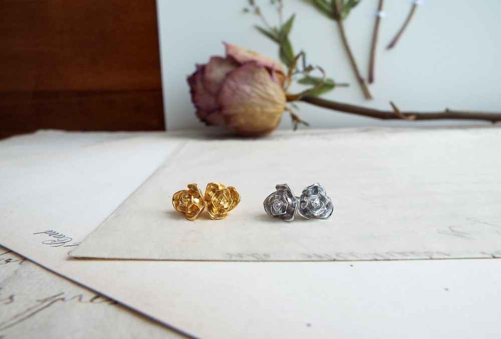 バラのピアス（2021）