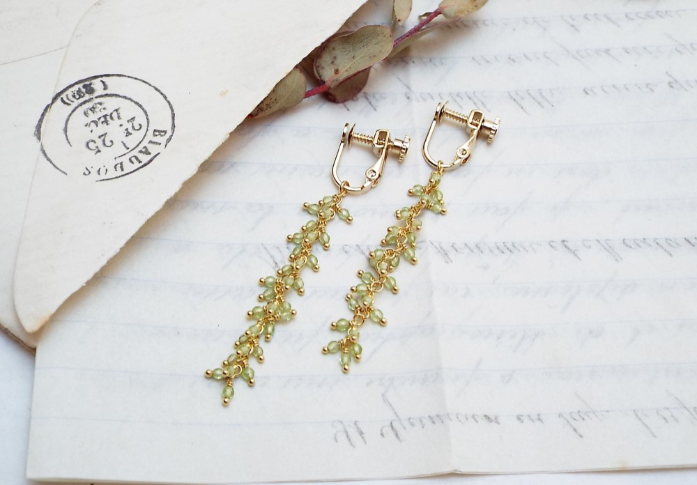 ペリドットイヤリング（スパイラル）