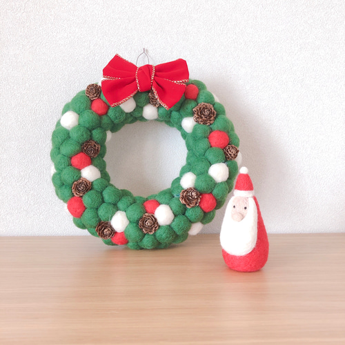 羊毛フェルト作品】子猫とサンタのクリスマスリース