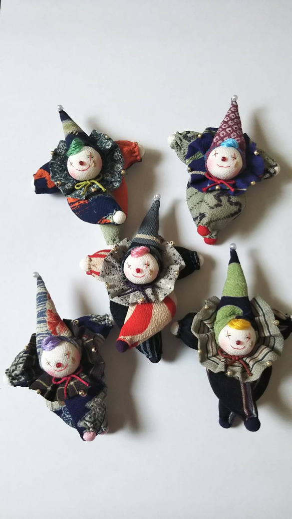ピエロブローチ