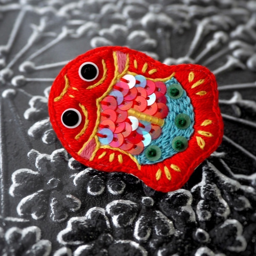 刺繍】レトロなブリキ金魚 ブローチ ブローチ awai 通販