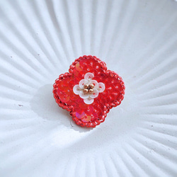 【刺繍】「ある花」のブローチ  red 2枚目の画像