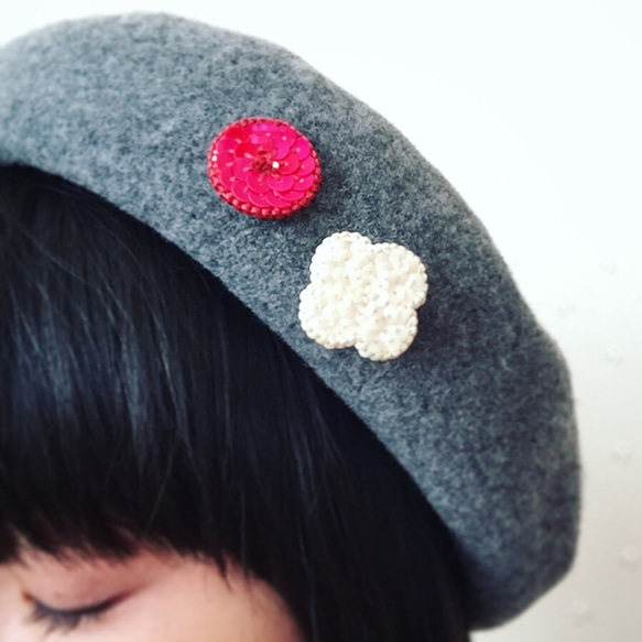 【刺繍】「ある花」のブローチ  red 5枚目の画像